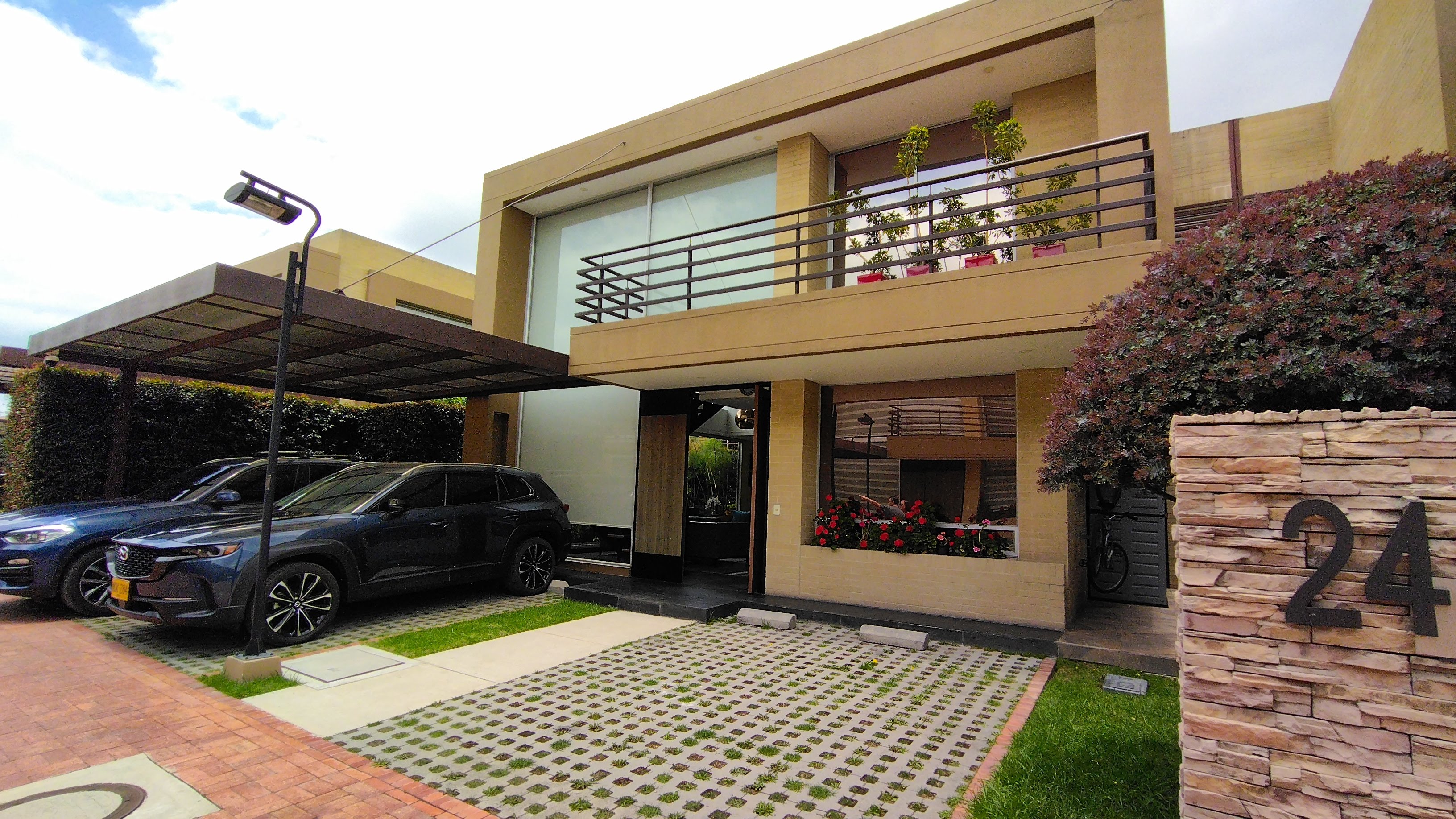 Casa en venta en Vda Canelon, Cajicá · foto 2 de 24