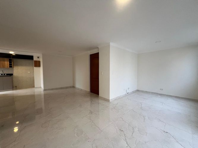 Apartamento de 3 alcobas en arriendo en El Poblado, Medellín, 89 m² · foto 3 de 18
