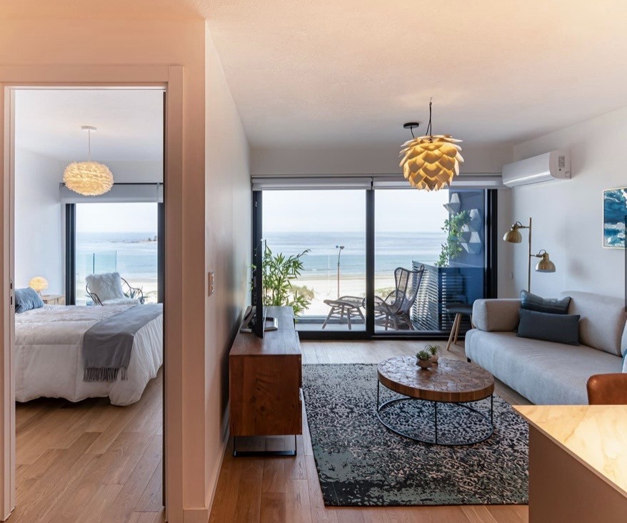 Exclusivo Apartamento de 2 Dormitorios con Vistas Privilegiadas en la Rambla de Malvín: Un Entorno Único para Vivir.