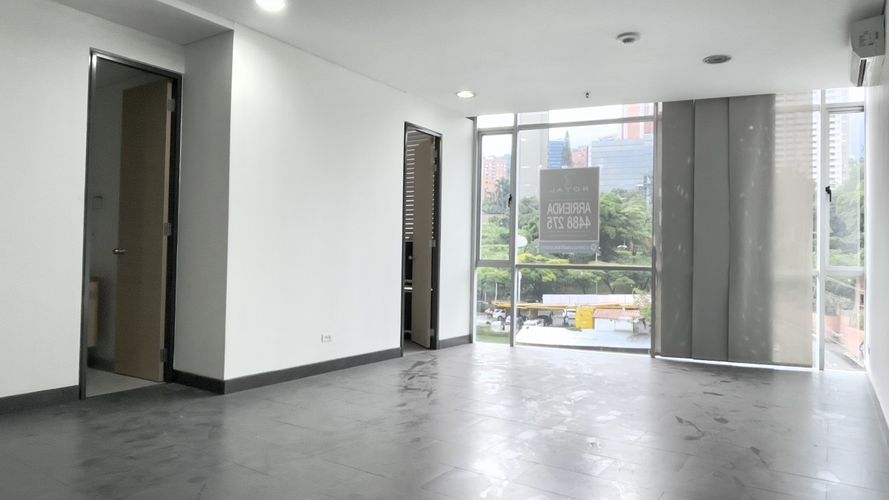 Oficina en venta en Manila, Medellín, 50 m² · foto 2 de 10