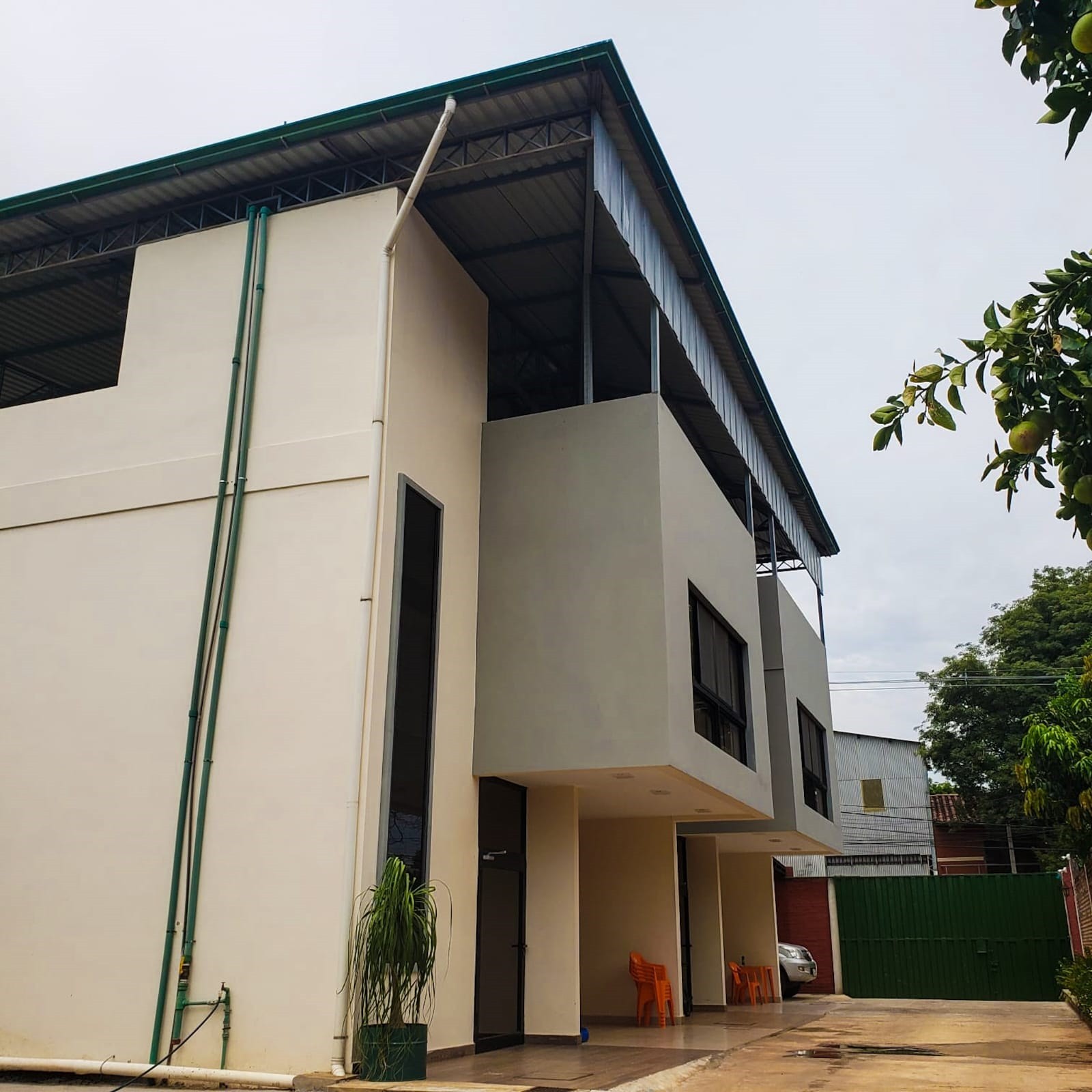 Oportunidad de inversión en complejo mixto de dúplex y depósitos hacia San Vicente — foto 2