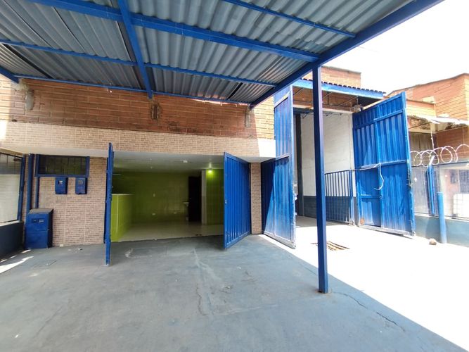 Bodega en arriendo en San Fernando, Itagüí, 890 m² · foto 2 de 14