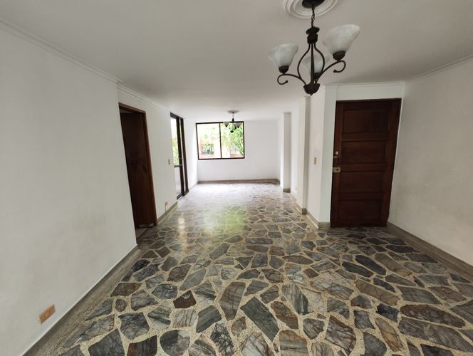 Apartamento de 3 alcobas en arriendo en Laureles, Medellín, 130 m² · foto 2 de 15