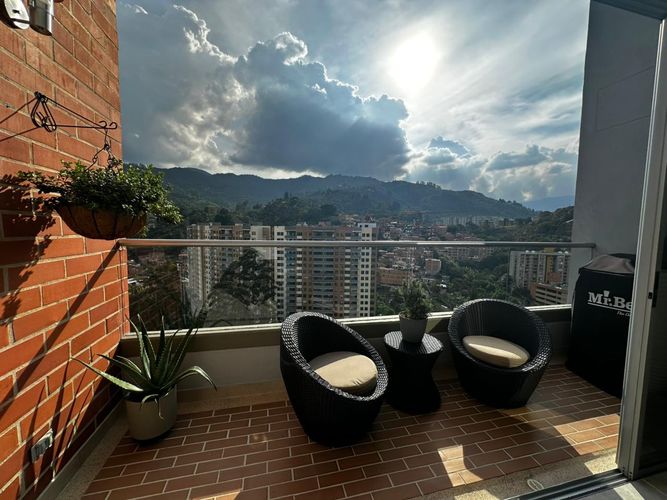 Apartamento de 4 alcobas en venta en El Salado, Envigado, 152 m² · foto 3 de 16
