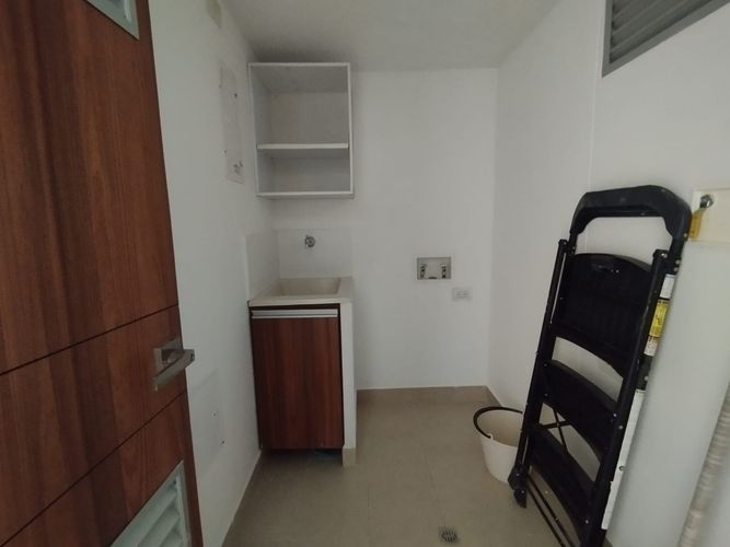Apartamento de 2 alcobas en arriendo en Loma Del Escobero, Envigado, 92 m² · foto 2 de 14