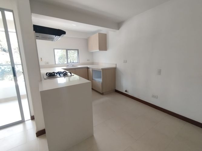 Apartamento de 2 alcobas en arriendo en Loma Del Escobero, Envigado, 92 m² · foto 3 de 14
