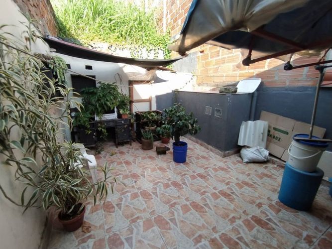 Edificio en venta en Manrique Central, Medellín, 272 m² · foto 3 de 10