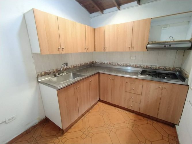 Edificio en venta en Manrique Central, Medellín, 272 m² · foto 4 de 10