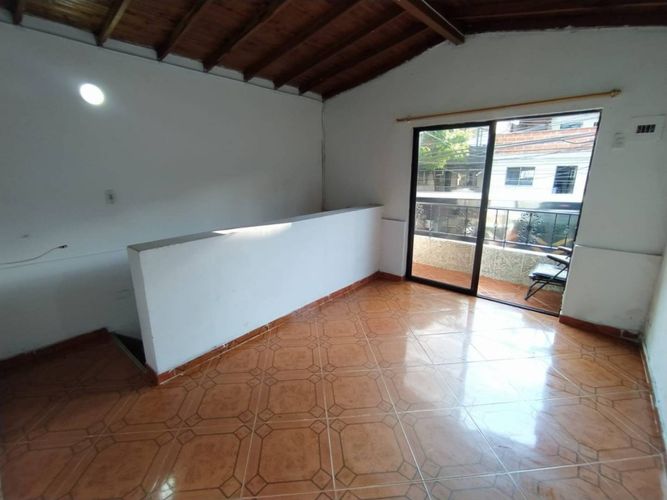 Edificio en venta en Manrique Central, Medellín, 272 m² · foto 5 de 10