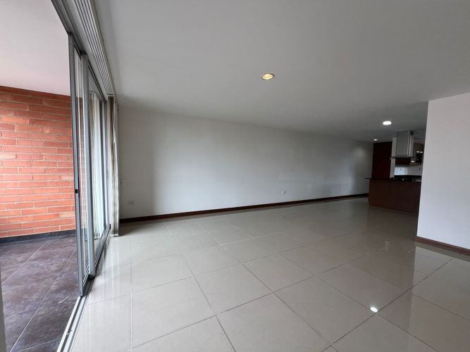 Apartamento de 3 alcobas en arriendo en Cumbres, Envigado, 102 m² · foto 4 de 17