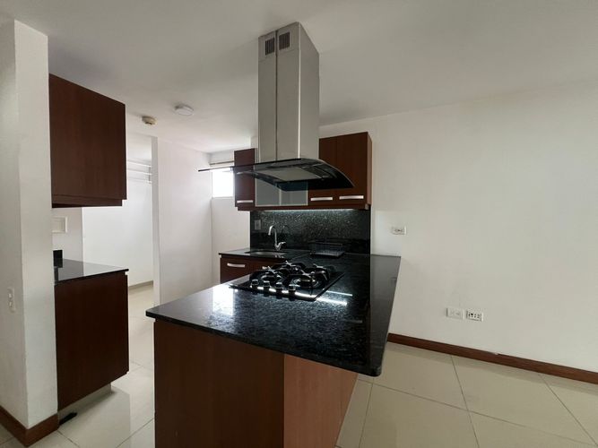Apartamento de 3 alcobas en arriendo en Cumbres, Envigado, 102 m² · foto 6 de 17