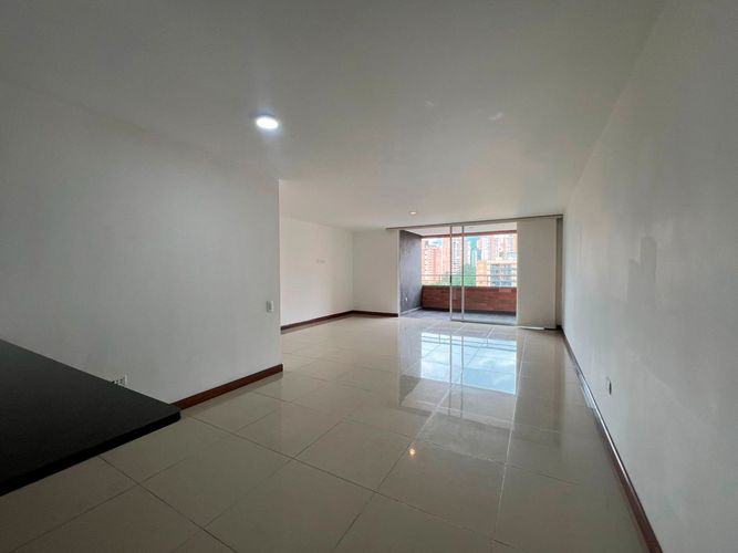 Apartamento de 3 alcobas en arriendo en Cumbres, Envigado, 102 m² · foto 3 de 17