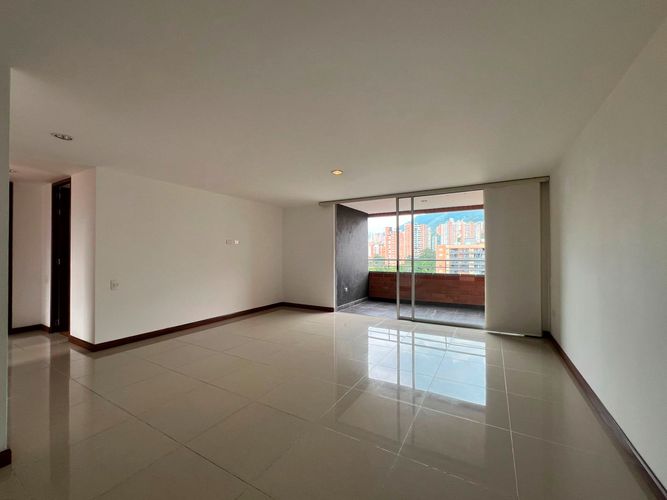 Apartamento de 3 alcobas en arriendo en Cumbres, Envigado, 102 m² · foto 2 de 17