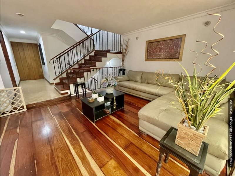 Apartamento de 5 alcobas en venta en El Diamante No. 2, Medellín, 283 m² · foto 2 de 13