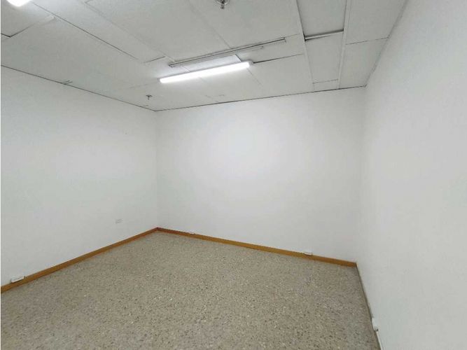 Oficina en arriendo en La Candelaria, Medellín, 77 m² · foto 2 de 12