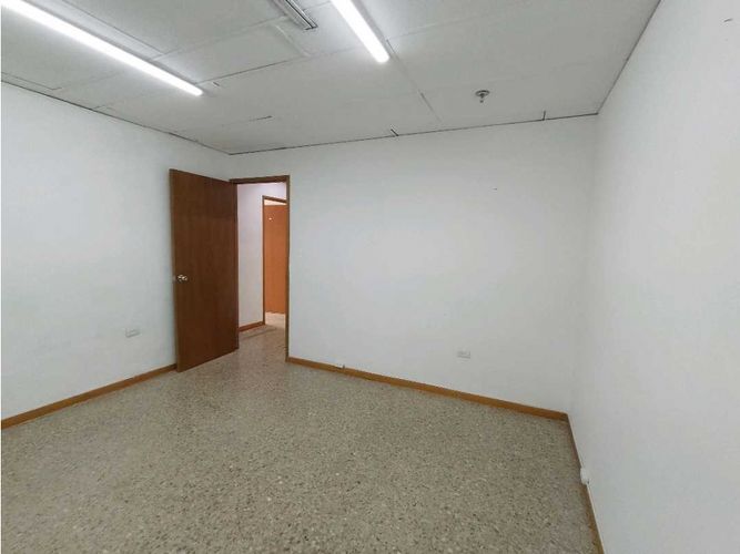 Oficina en arriendo en La Candelaria, Medellín, 77 m² · foto 3 de 12