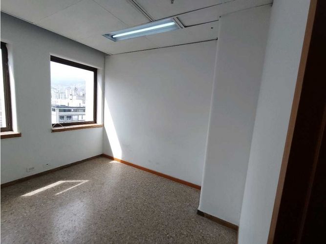 Oficina en arriendo en La Candelaria, Medellín, 77 m² · foto 4 de 12