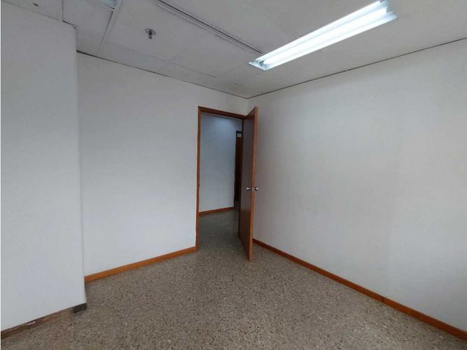 Oficina en arriendo en La Candelaria, Medellín, 77 m² · foto 5 de 12