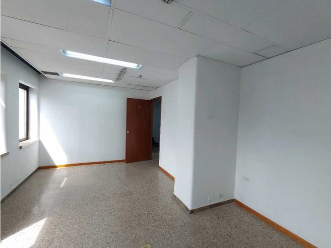 Oficina en arriendo en La Candelaria, Medellín, 77 m² · foto 7 de 12