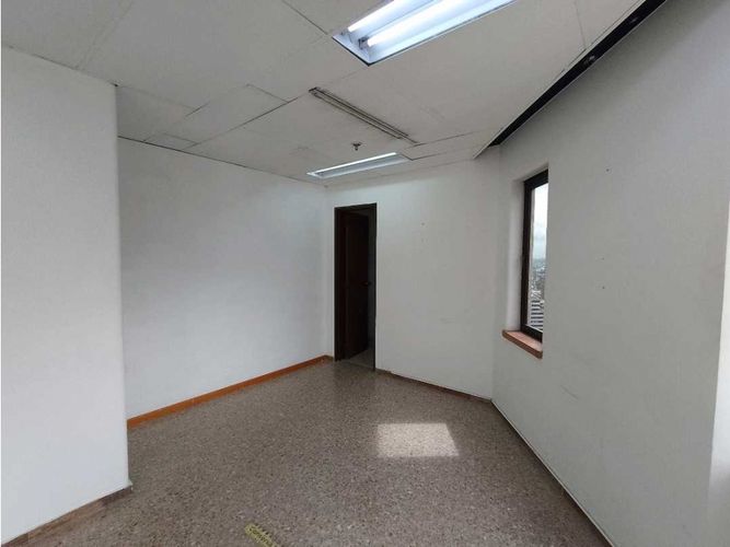 Oficina en arriendo en La Candelaria, Medellín, 77 m² · foto 8 de 12