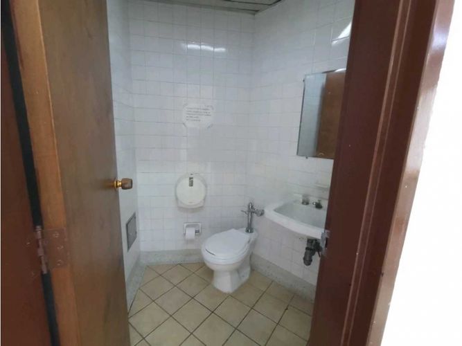 Oficina en arriendo en La Candelaria, Medellín, 77 m² · foto 10 de 12