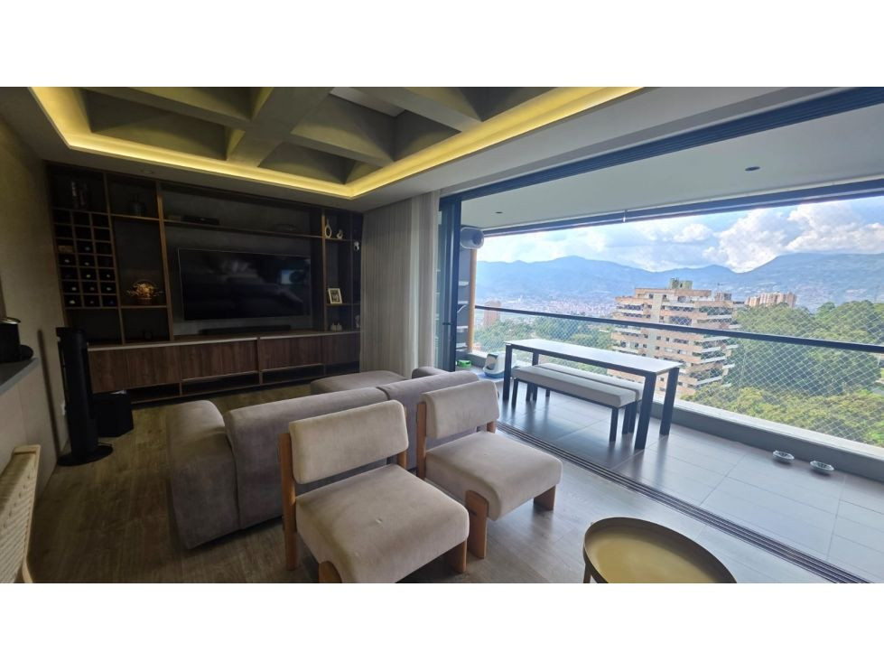 Apartamento en venta en Altos del poblado, Medellín [No disponible] 2