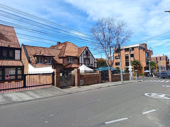 Casa de 10 alcobas en arriendo en Chapinero, Bogotá, 456 m² · foto 2 de 24