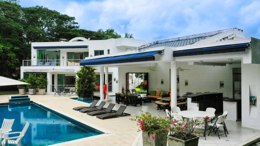 Casa de 4 alcobas en venta en Piamonte, Girardot, 429 m² · foto 2 de 24