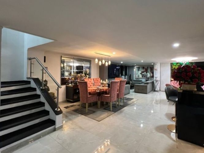 Casa de 3 alcobas en venta en La Pradera, Envigado, 270 m² · foto 2 de 19