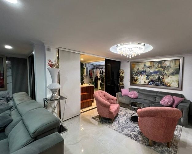 Casa de 3 alcobas en venta en La Pradera, Envigado, 270 m² · foto 3 de 19