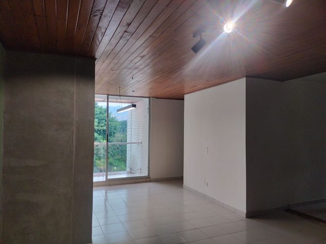 Apartamento en venta en El Poblado, Medellín · foto 2 de 18