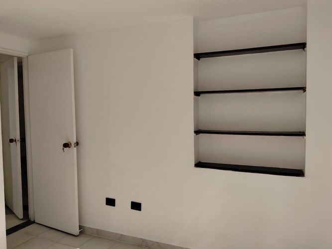 Apartamento de 2 alcobas en venta en El Poblado, Medellín, 68 m² · foto 14 de 15