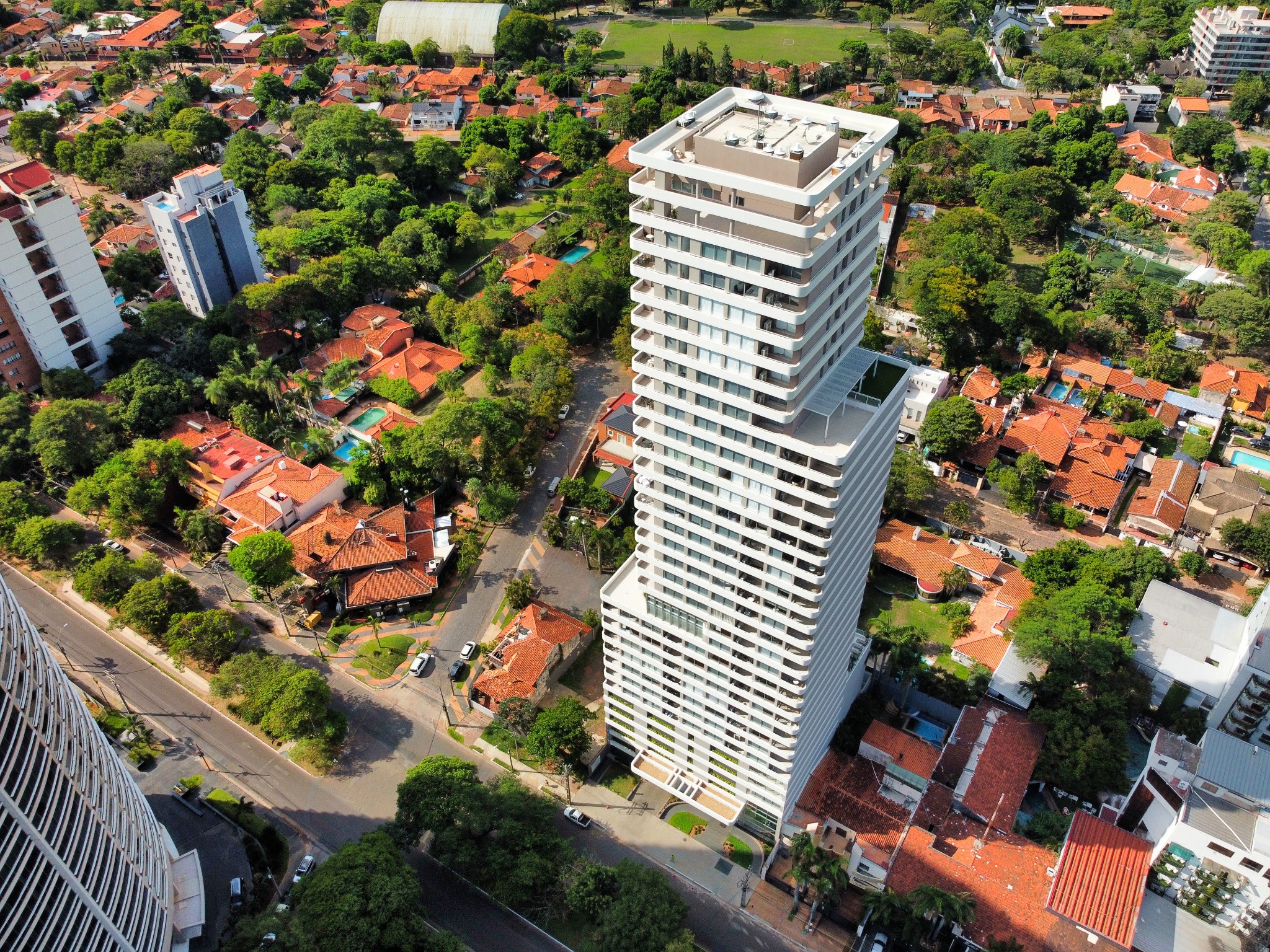 *ALQUILO  EN SKY TOWER 2 DORMITORIOS CON MUEBLES C/COCHERA USD 1.500 + IVA* — foto 2