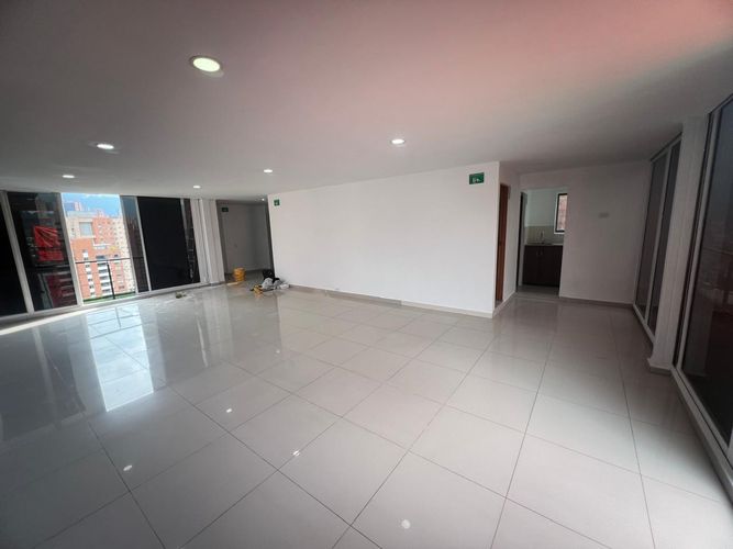 Oficina en arriendo en El Poblado, Medellín, 105 m² · foto 4 de 13