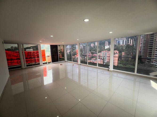 Oficina en arriendo en El Poblado, Medellín, 105 m² · foto 2 de 13