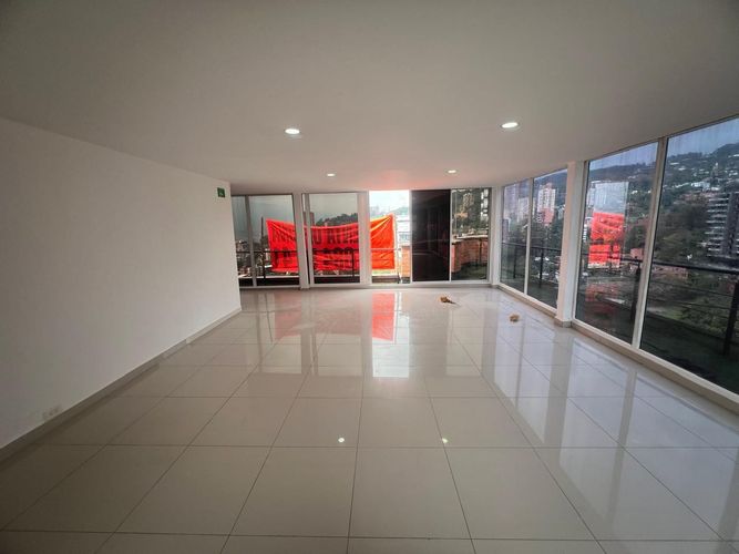 Oficina en arriendo en El Poblado, Medellín, 105 m² · foto 3 de 13