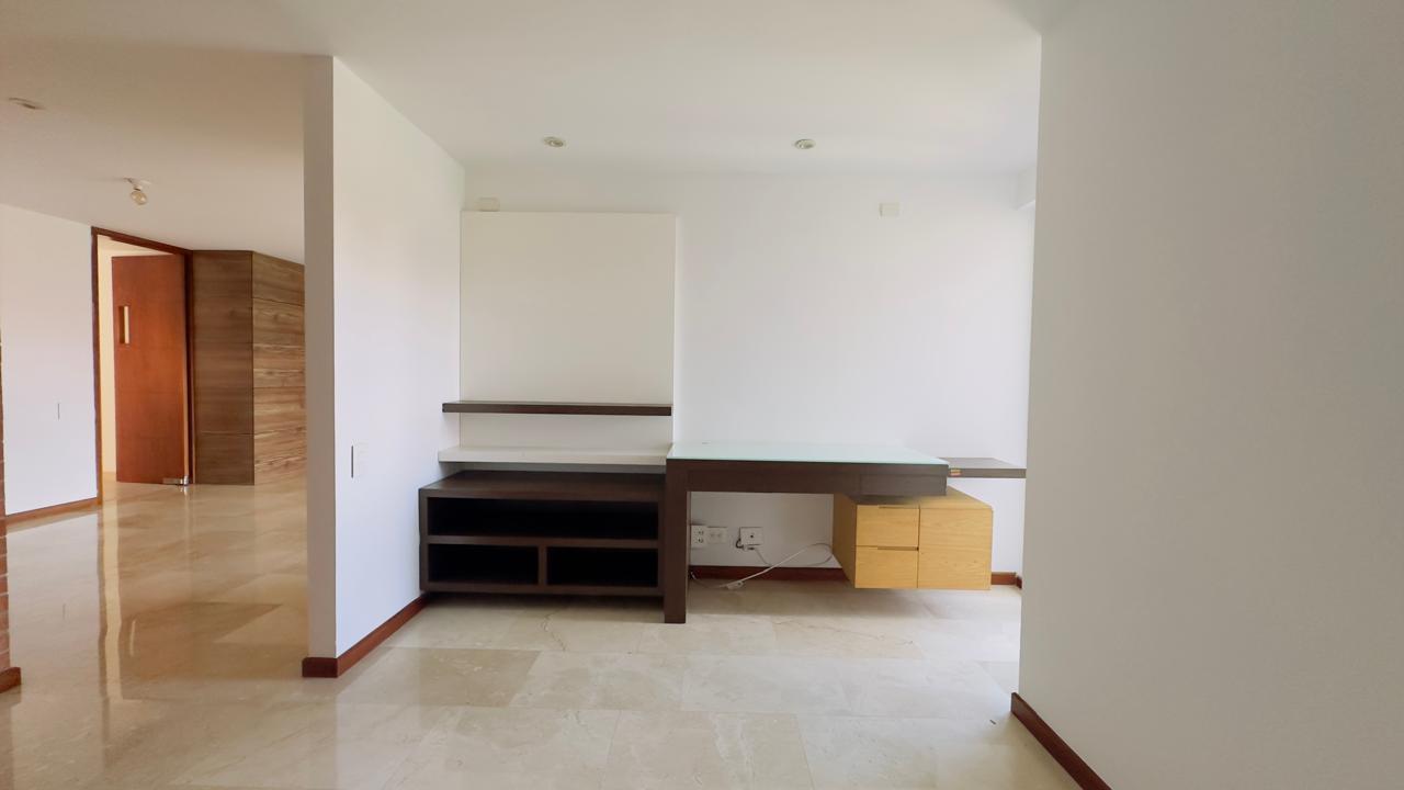 Apartamento en arriendo en El Poblado, Medellín · foto 3 de 17