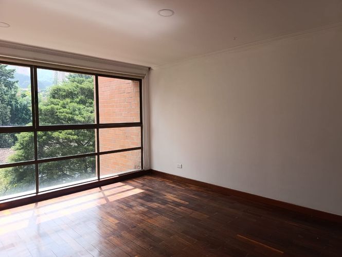 Apartamento de 3 alcobas en arriendo en El Poblado, Medellín, 260 m² · foto 2 de 18