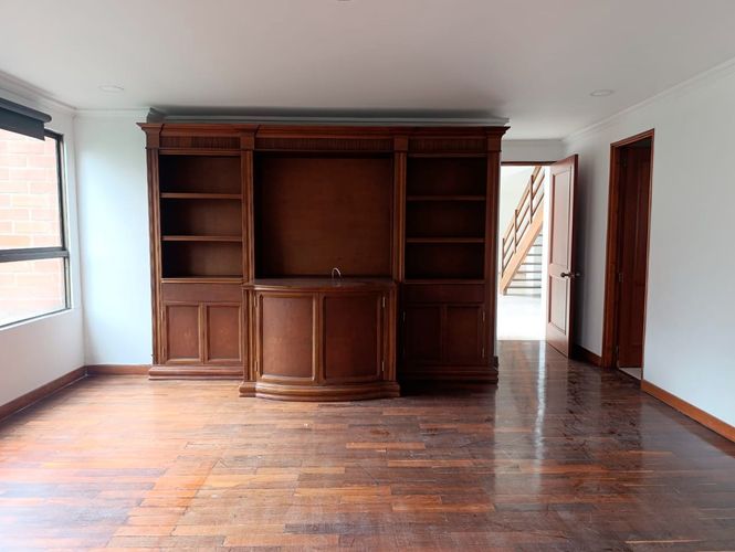 Apartamento de 3 alcobas en arriendo en El Poblado, Medellín, 260 m² · foto 3 de 18