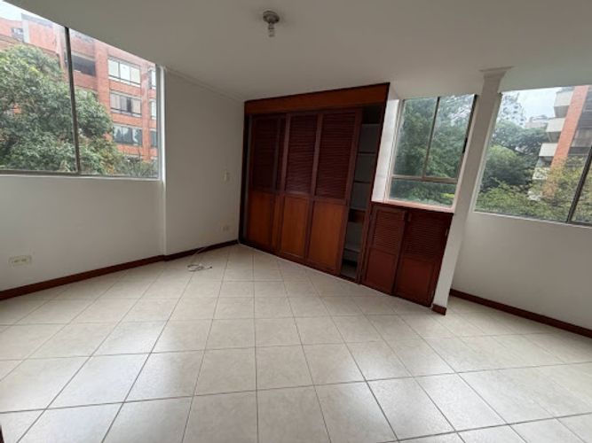 Apartamento de 2 alcobas en arriendo en Los Balsos, Medellín, 70 m² · foto 4 de 6