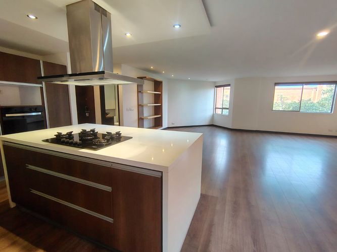 Apartamento de 3 alcobas en venta en El Poblado, Medellín, 150 m² · foto 4 de 18