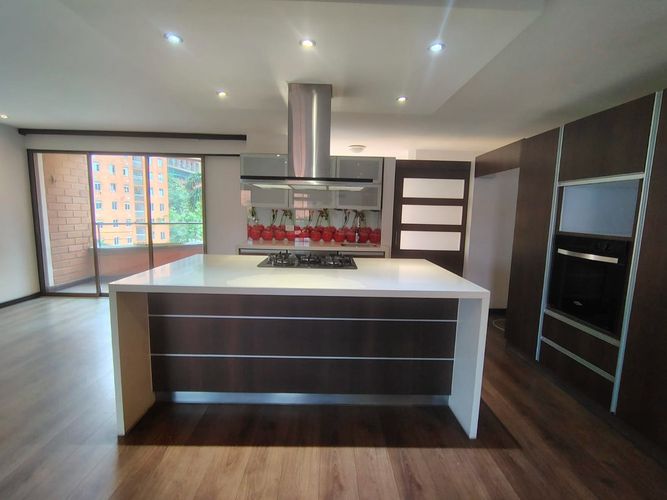 Apartamento de 3 alcobas en venta en El Poblado, Medellín, 150 m² · foto 6 de 18