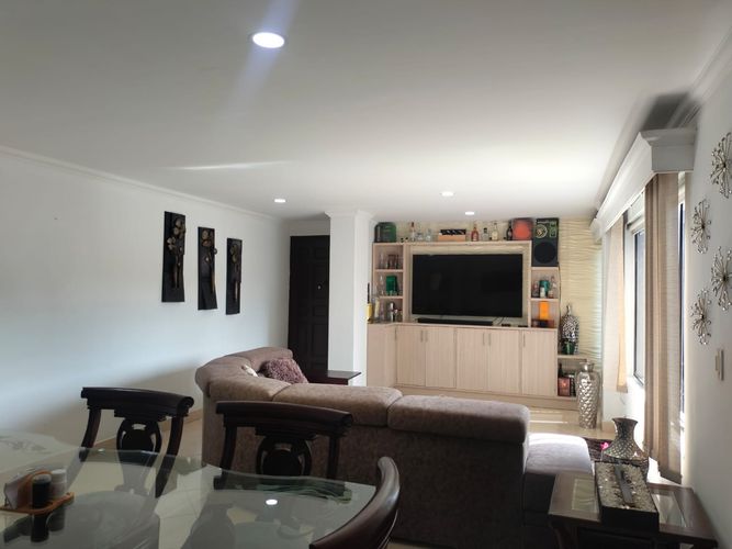 Apartamento de 3 alcobas en arriendo en El Poblado, Medellín, 130 m² · foto 4 de 17
