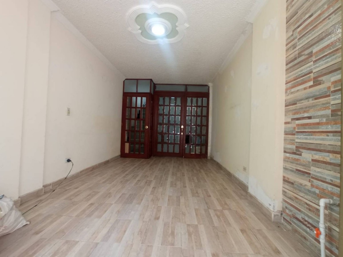 Casa en venta en San Jose De Fontibon, Bogotá · foto 2 de 24