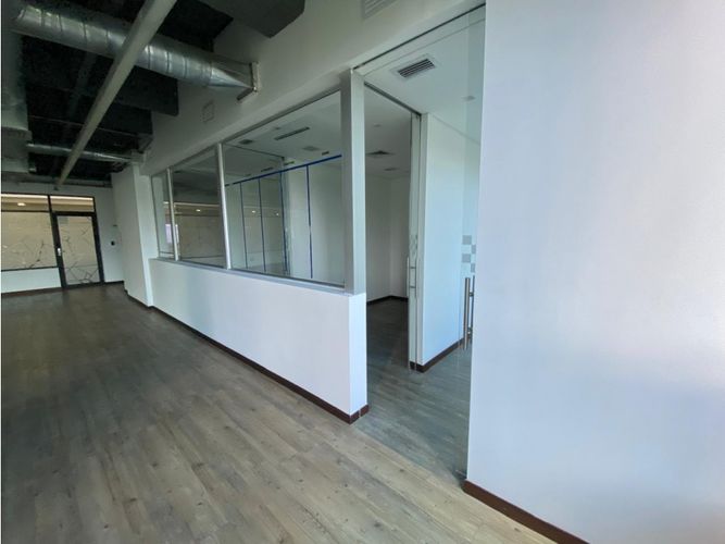 Oficina en arriendo en Oviedo, Medellín, 203 m² · foto 2 de 8