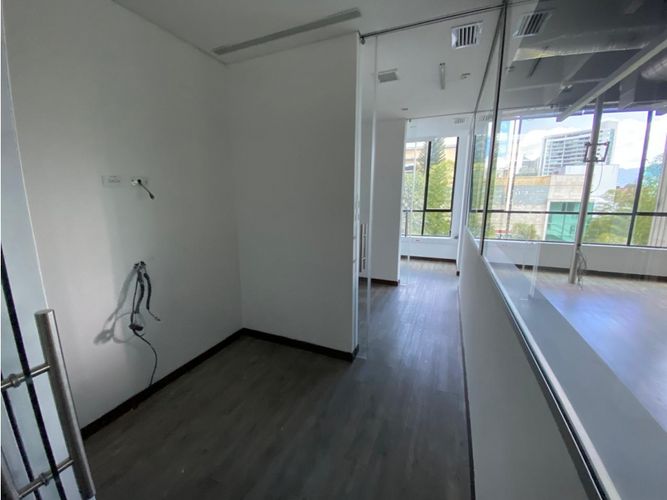 Oficina en arriendo en Oviedo, Medellín, 203 m² · foto 3 de 8