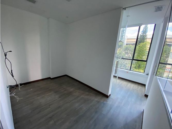 Oficina en arriendo en Oviedo, Medellín, 203 m² · foto 4 de 8