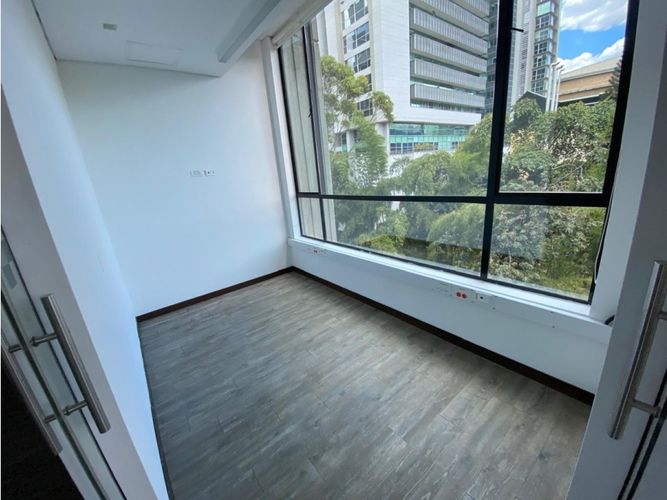 Oficina en arriendo en Oviedo, Medellín, 203 m² · foto 6 de 8