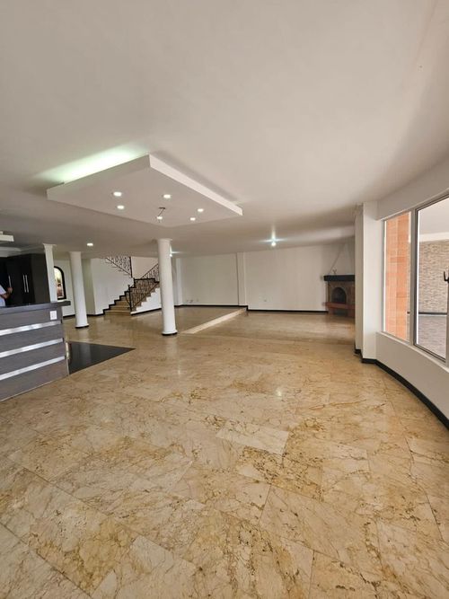 Casa de 5 alcobas en venta en La Calera, Medellín, 420 m² · foto 2 de 18