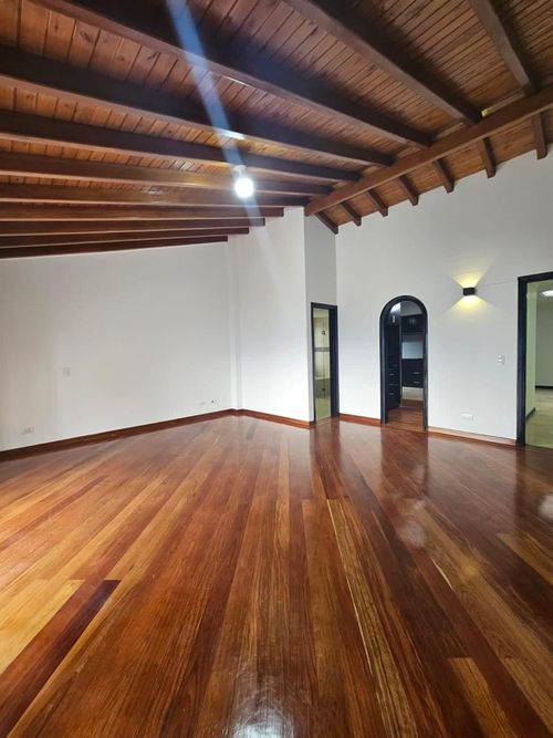 Casa de 5 alcobas en venta en La Calera, Medellín, 420 m² · foto 4 de 18